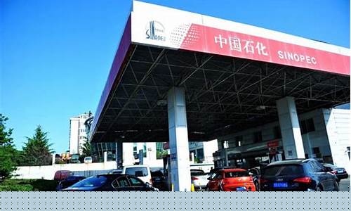 汽油价格一吨等于_每吨汽油价格换算每升价