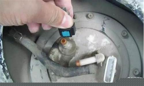汽车一股汽油味是怎么回事_车辆一股汽油味