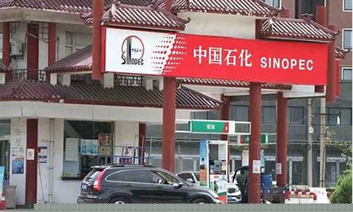 汽油的价格现在多少钱_汽油价格是多少钱一升最新走势